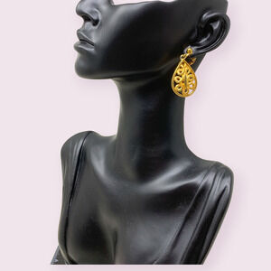 Vintage Modernist Gold Tone Clip On Dangle Earrings Filigree Teardrop SMP